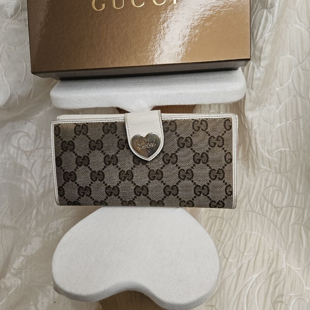 Gucci heart wallet